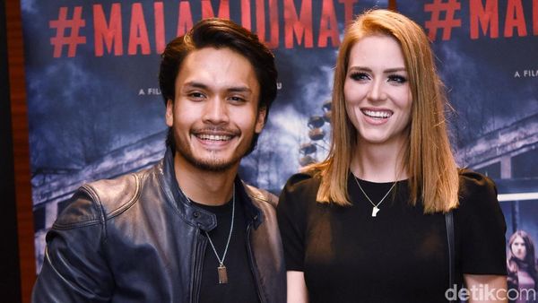 Mesra Abis! Randy Pangalila bersama Istri Bulenya