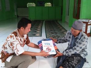 Galang Wakaf Sandal, Warga Pangandaran Ini Banjir Dukungan
