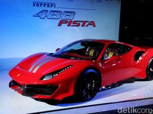 Si Galak Ferrari 488 Pista Mengaspal di Tanah Air