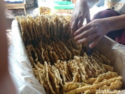 Berkah Ramadhan, Omzet Pengusaha Keripik Tempe Trenggalek Naik 2 Kali Lipat