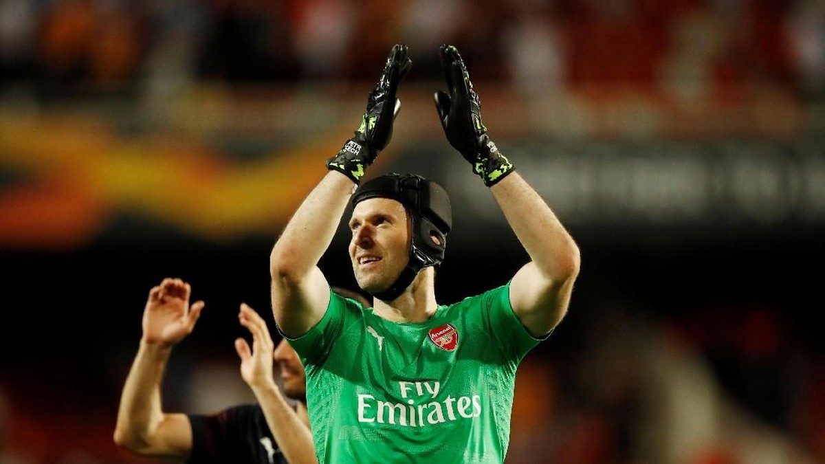 Petr Cech menandatangani kontrak dengan tim hoki es Inggris, Guildford Phoenix. (Foto: Action Images via Reuters / Andrew Boyers)