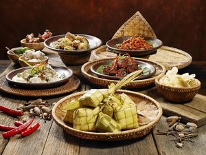 Di Soegoehan Ramadhan Ada Ayam Bakar Padang dan Daging Bumbu Bali Enak Di Soegoehan Ramadhan Ada Ayam Bakar Padang dan Daging Bumbu Bali Enak