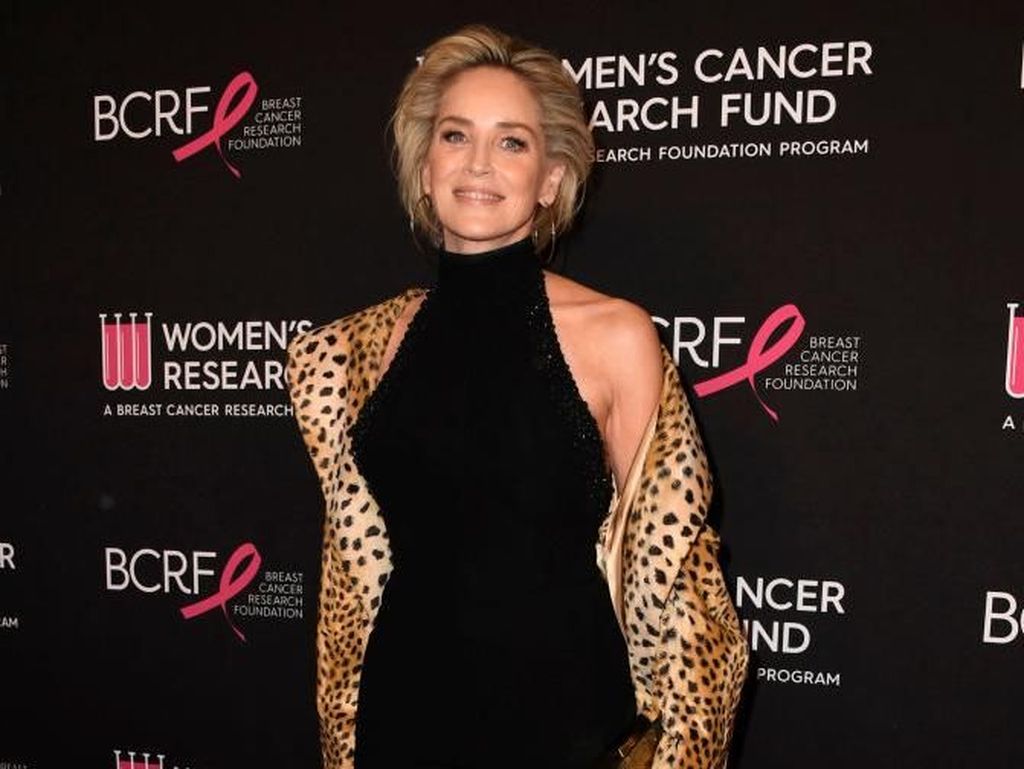Pose Pamer Underwear, Sharon Stone Tampak Awet Muda di Usia 61 Pose Pamer Underwear, Sharon Stone Tampak Awet Muda di Usia 61