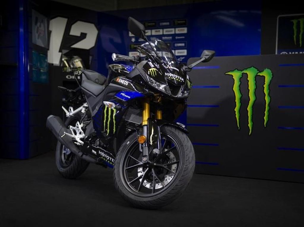 Adik Yamaha R15 Dapat Livery Monster Energy MotoGP ala Rossi Adik Yamaha R15 Dapat Livery Monster Energy MotoGP ala Rossi