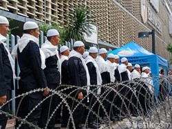 Polri Kerahkan Pasukan Asmaul Husna Amankan Demo di Bawaslu