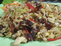 Menu Unik Berbuka Puasa, Kurma Segar Diaduk Dalam Nasi Goreng Pedas