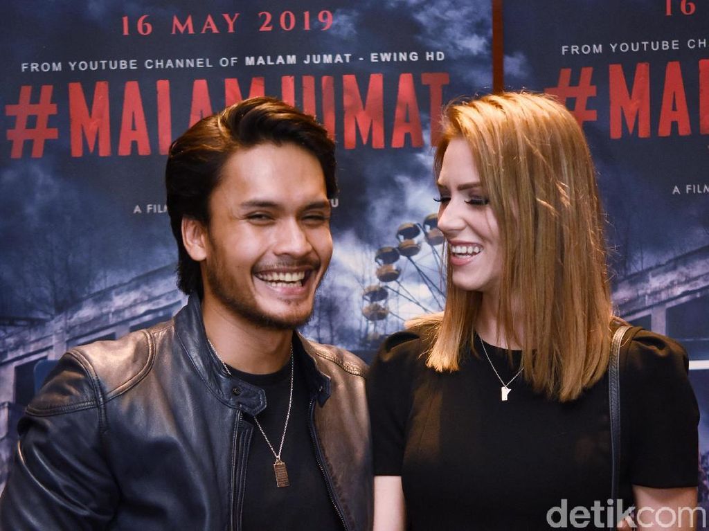 Ribet Nikahi WNA, Randy Pangalila Tunda Momongan Ribet Nikahi WNA, Randy Pangalila Tunda Momongan
