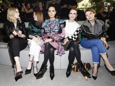 Foto: Melihat Gaya Seru Selebriti di Front Row Bandara Louis Vuitton