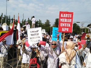 Ada Unjuk Rasa, Kantor KPU Jateng Dipasangi Kawat Berduri Ada Unjuk Rasa, Kantor KPU Jateng Dipasangi Kawat Berduri