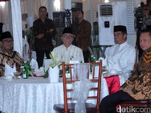 Canda Jokowi soal Kesepakatan Satu Meja Saat Bukber Bareng Zulkifli
