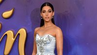 Pesona Putri Jasmine dengan Gaun Burberry di Premiere Aladdin