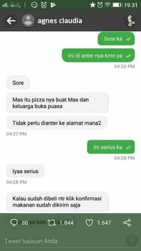 gambar 1 - Wanita Katolik memberi Pizza untuk Ojol Buka Puasa