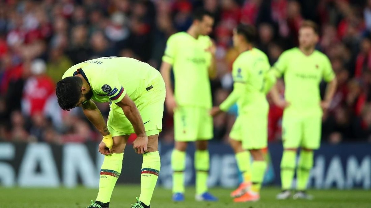 Barcelona dianggap telah kehilangan identitas bermain (Foto: Clive Brunskill / Getty Images)