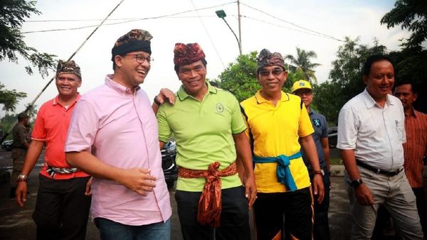 Anies Cek Perbaikan di Pura Cilincing, Ingin Warga Ibadah Lancar
