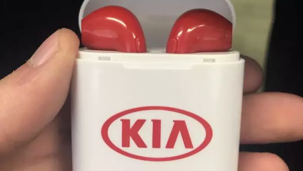 Serba KW! Dari Kontroler Fony Sampai AirPods Kia