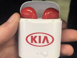 Serba KW! Dari Kontroler Fony Sampai AirPods Kia
