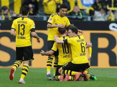 Pemain Dortmund merayakan kemenangan 3-2 atas Fortuna Duesseldorf.