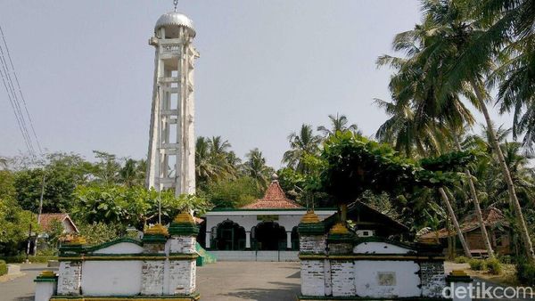 Mengunjungi Masjid Tiban Peninggalan Sunan Kalijaga di Purworejo