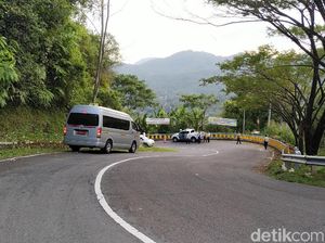 Potret Tanjakan Maut Cikidang Sukabumi yang Minim Rambu-rambu Potret Tanjakan Maut Cikidang Sukabumi yang Minim Rambu-rambu