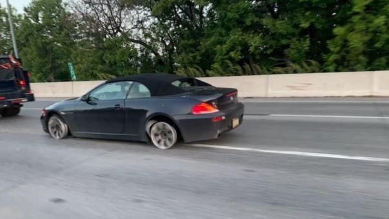 Polisi Ciduk Pengemudi BMW yang Kendarai Mobil Tanpa Ban