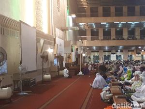 Anies di Depan Jemaah Tarawih: Ibu Kota Adalah Simpul Persatuan