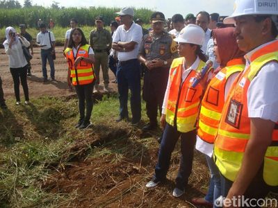 Momen Menteri Rini Tinjau Pembangunan Bandara Purbalingga
