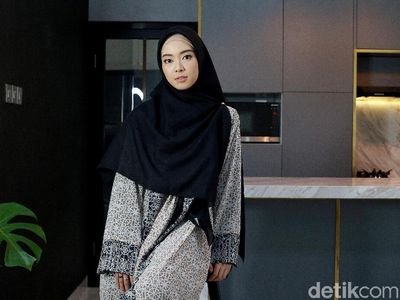 Lindswell Kwok Ratu Wushu yang Kini Berhijab