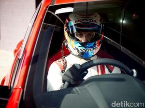 Jenson Button Cetak Rekor Kecepatan untuk Mobil FWD Jenson Button Cetak Rekor Kecepatan untuk Mobil FWD