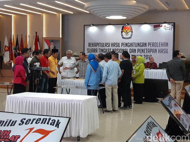 Berita BPN Tarik Saksi, KPU Tetap Lanjut Rekapitulasi Sabtu 25 Mei 2019 Berita BPN Tarik Saksi, KPU Tetap Lanjut Rekapitulasi Sabtu 25 Mei 2019