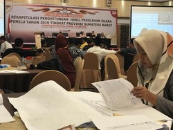 Tiga Istri Kepala Daerah di Sumbar Lolos Jadi Anggota Dewan
