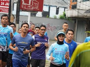 Ngabuburit, Sandiaga Lari di Kawasan Jaksel Bareng Relawan