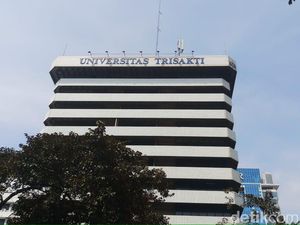 Narasi Sebagian Alumni di Balik Gelar Jokowi Putra Reformasi