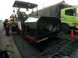 1.000 Pekerja Tambal Jalan Nasional Berlubang di Jateng