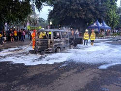 Mobil Terbakar di Juanda, Lalu Lintas Sempat Terganggu