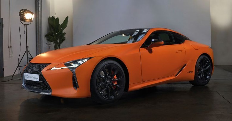 Warna Unik Mobil Mewah Lexus, Mirip Matahari Terbenam