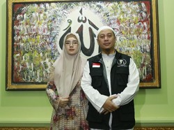 Opick Cium Air Zamzam Celupan Rambut Nabi Dua Tahun Lalu