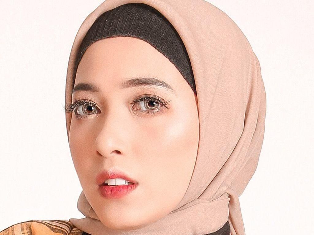 Kini Berhijab, Zahra Jasmine Tak Menyesal Pernah Suka Foto Seksi Kini Berhijab, Zahra Jasmine Tak Menyesal Pernah Suka Foto Seksi