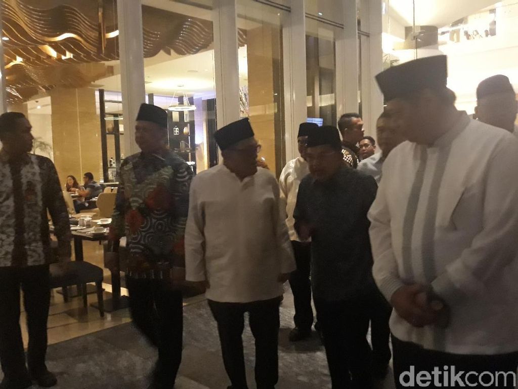 JK Hingga Ketua DPR-MPR-DPD Hadiri Undangan Buka Puasa Bersama Ical JK Hingga Ketua DPR-MPR-DPD Hadiri Undangan Buka Puasa Bersama Ical