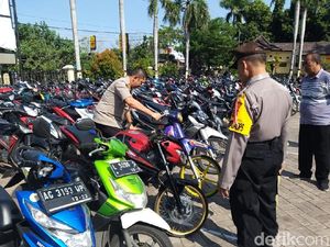Ratusan Motor Diamankan Saat Aksi Balap Liar di Nganjuk Ratusan Motor Diamankan Saat Aksi Balap Liar di Nganjuk