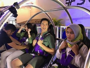 Daniel Mananta Uji Keberanian Naik Reverse Bungy di #JalanBarengGrab