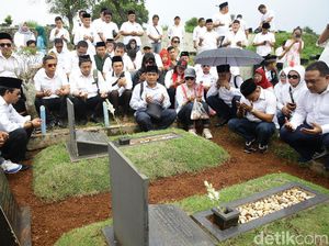 Aktivis 98 Peringati Tragedi 12 Mei di Tanah Kusir Aktivis 98 Peringati Tragedi 12 Mei di Tanah Kusir