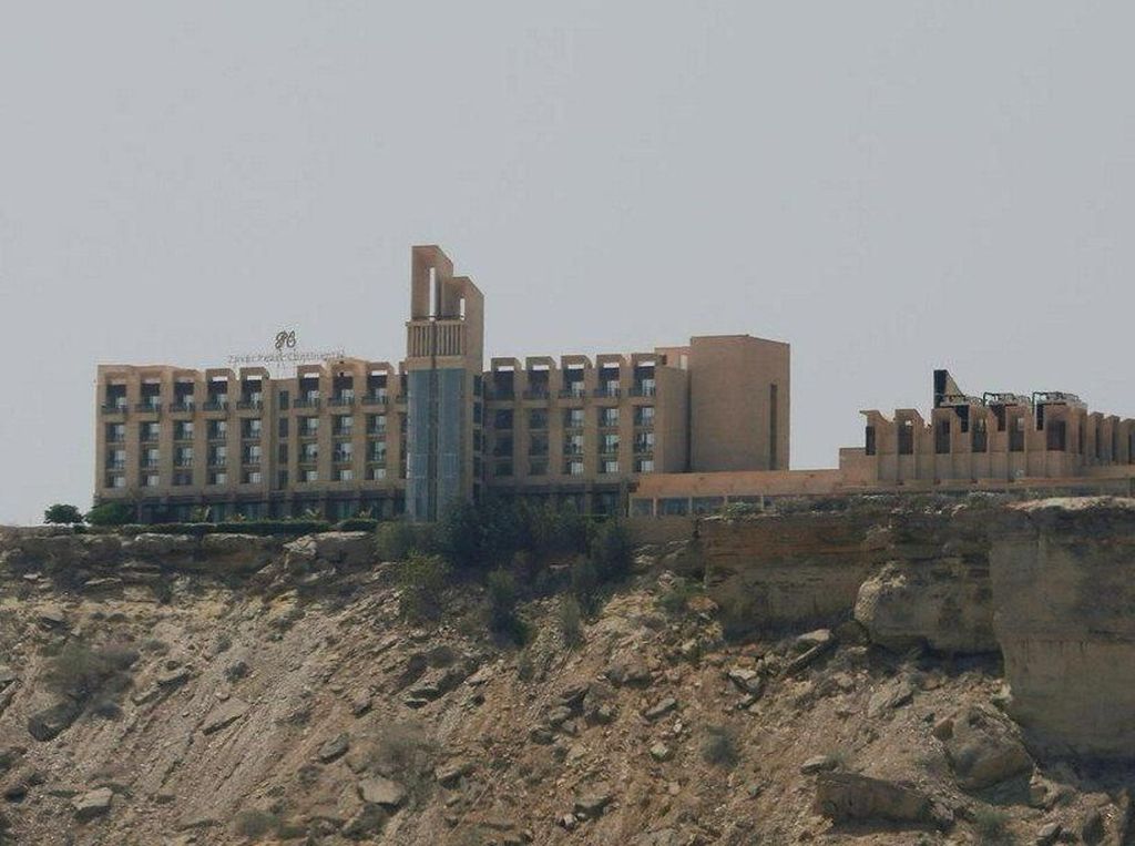 Kelompok Bersenjata Serbu Hotel Mewah di Pakistan, 1 Orang Tewas Kelompok Bersenjata Serbu Hotel Mewah di Pakistan, 1 Orang Tewas