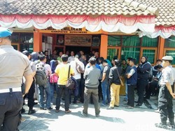 Puluhan PPK dan PPS Bondowoso Tuntut Honor Pemilu Dicairkan