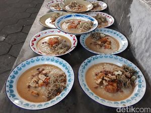 Masjid di Bantul Ini Sediakan Bubur Sayur untuk Buka Puasa
