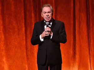 Tokoh Teater Inggris Andrew Lloyd Webber Ikut Uji Coba Vaksin COVID-19 Tokoh Teater Inggris Andrew Lloyd Webber Ikut Uji Coba Vaksin COVID-19