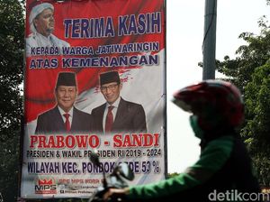 Ada Foto Habib Rizieq Dalam Spanduk Kemenangan Prabowo-Sandi