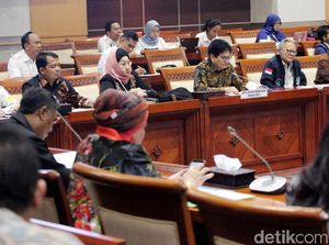 Komisi I DPR dan KPI Gelar Rapat Dengar Pendapat Komisi I DPR dan KPI Gelar Rapat Dengar Pendapat
