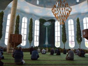 Foto: Terinspirasi Ayat Al Quran, Masjid Ini Seperti Alam Raya