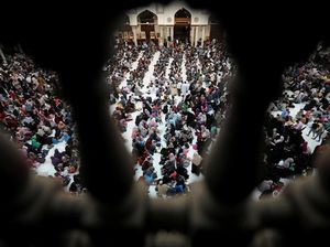 Warga Bekasi Dianjurkan Bukber di Rumah dengan Kapasitas 50%