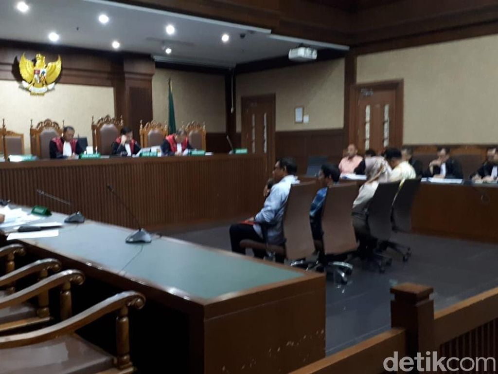 Saksi Ngaku Beri Rp 400 Juta ke Aspri Menpora dari KONI Saksi Ngaku Beri Rp 400 Juta ke Aspri Menpora dari KONI